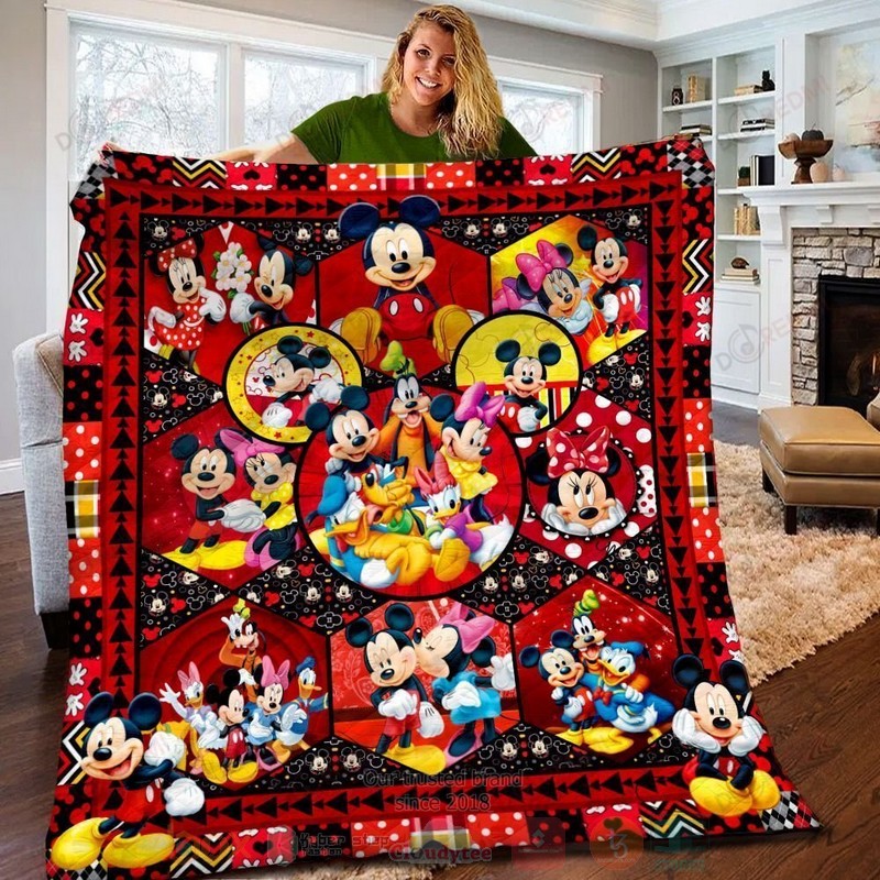 HOT Mickey Mouse Love Friends Luxury Quilt 7