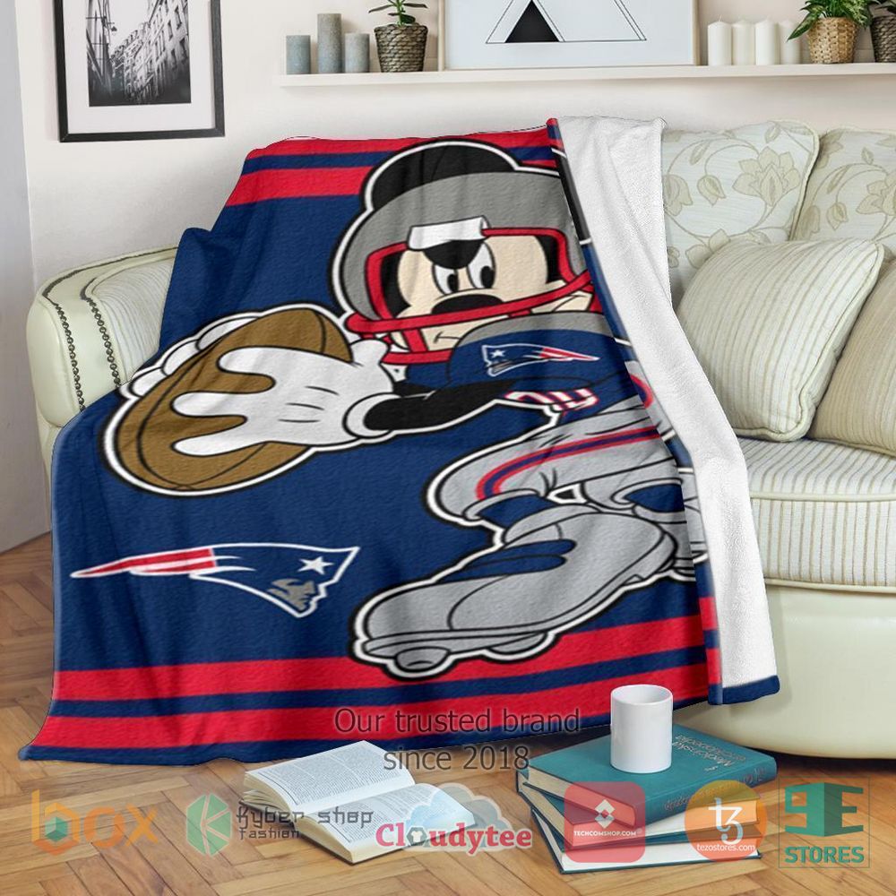HOT Mickey Plays Patriots For Football Fan Blanket 10